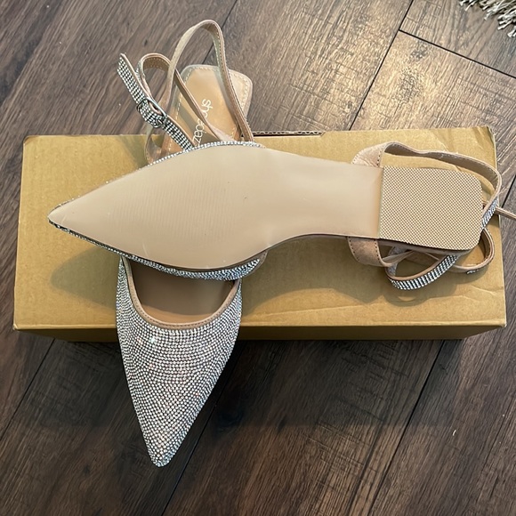 Flats - Picture 3 of 3